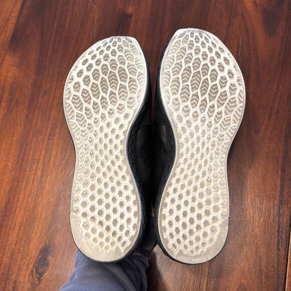 **RARE*** New Balance MINNIE MOUSE SNEAKERS - Picture 7 of 8